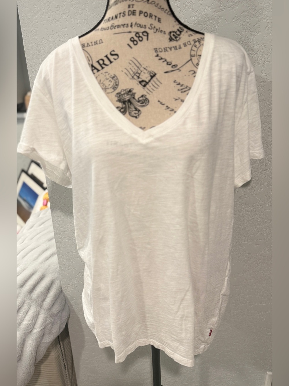 Levi’s White Slub Knit V-Neck Short Sleeve T-Shirt NWT XL